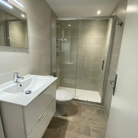 Moderne Premiere Ligne De Santa Apartment Roses